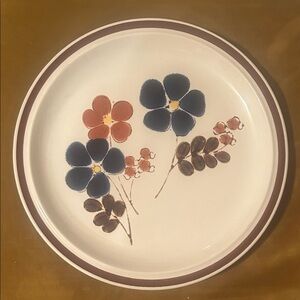 Edgemere Stoneware Dinner Plates